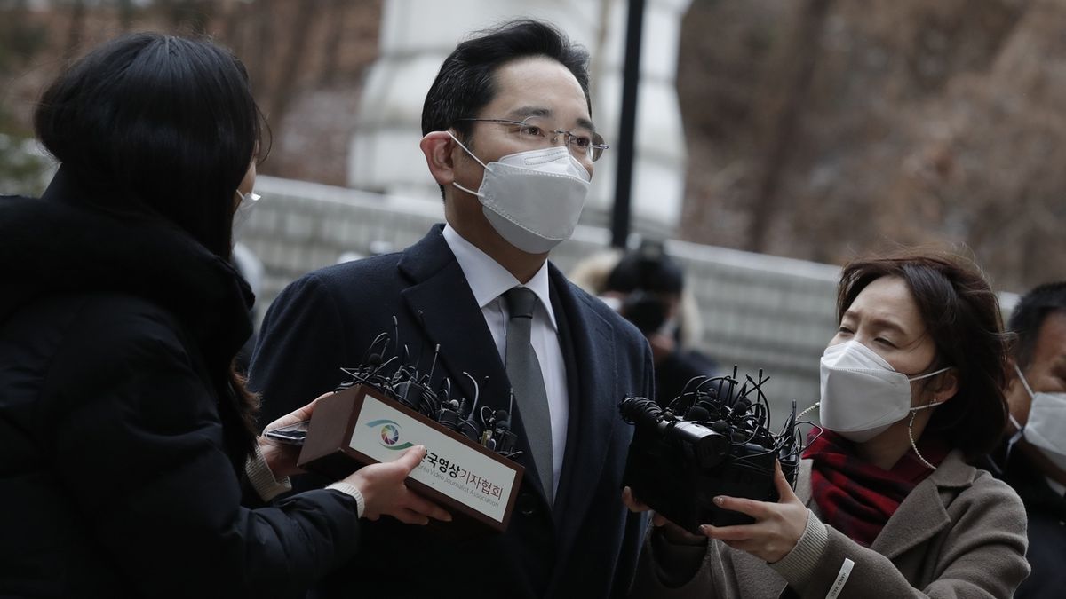 Dědic Samsungu jde na 2,5 roku do vězení za korupci
